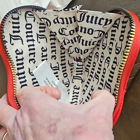 Juicy Couture heart ziparound wallet NWT - Picture 4 of 4